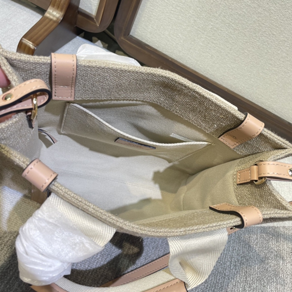 スーパーコピーブランドバッグ着用イメージ